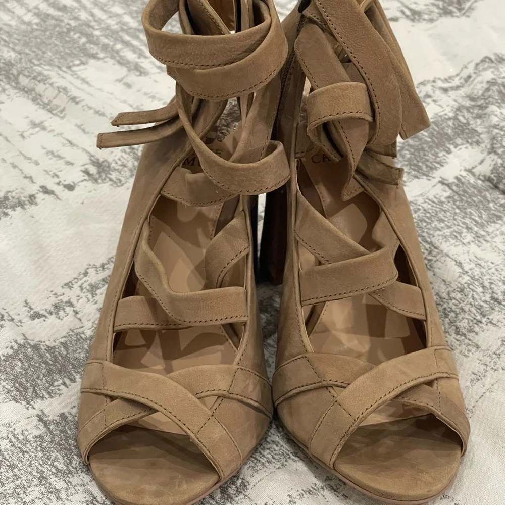 Vince Camuto‎ 9.5 Leather Upper Heeled Open Toe Side Zip